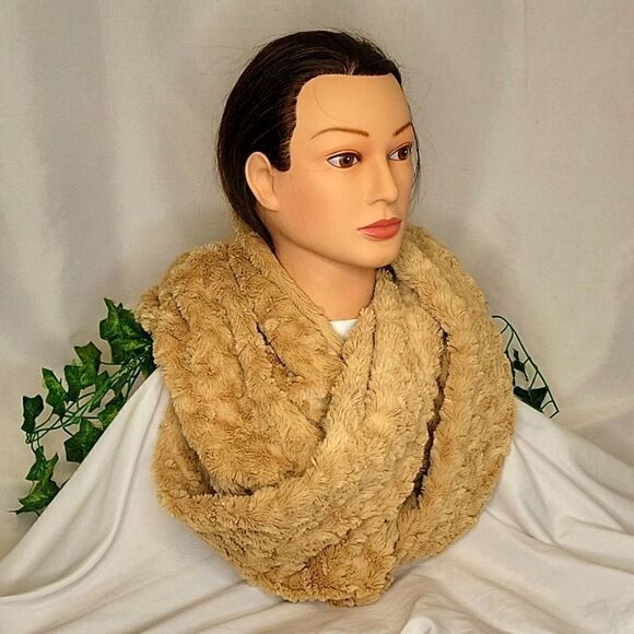 BP. Infinity Scarf. Faux Fur. OSFA - Picture 2 of 5